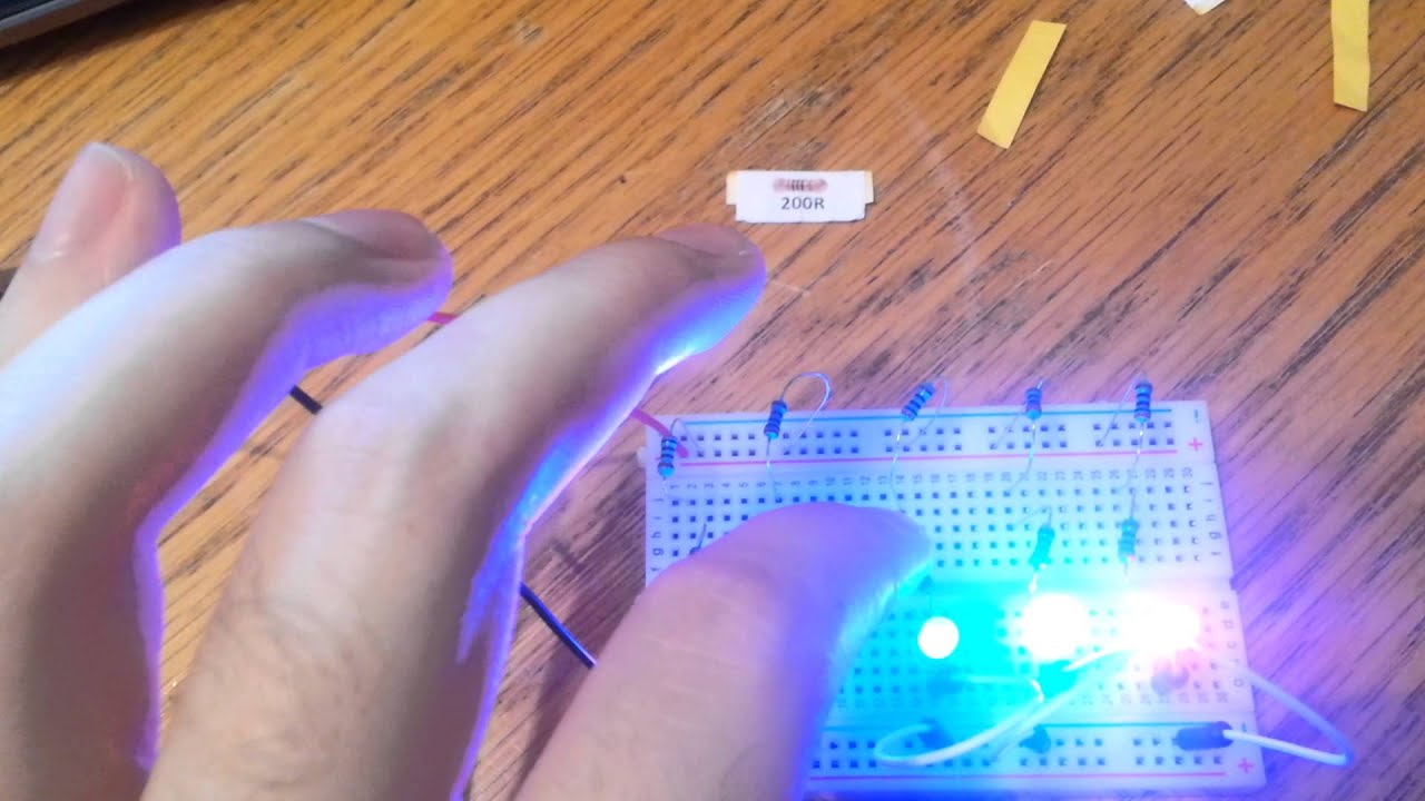 Series Circuit On Breadboard - YouTube