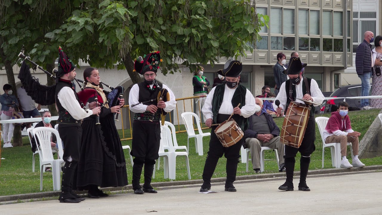 Galician folk music: Nas rúas de Compostela