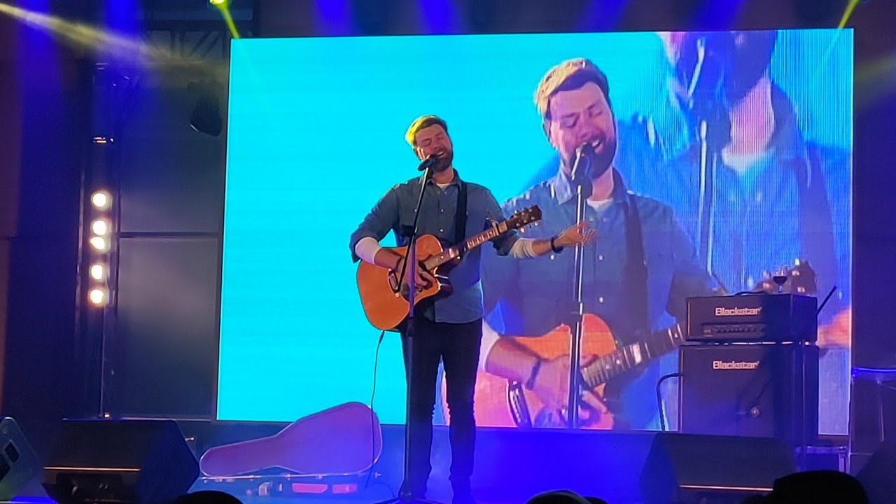 Brian McFadden sings 