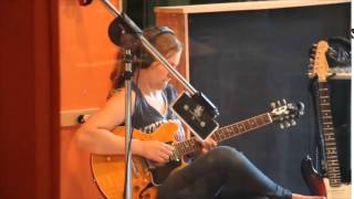 Video thumbnail of "Toni Lindgren in the studio"