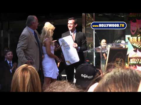 Christina Aguilera Gets Her Own Star on Hollywood Boulevard!