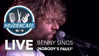 Benny Sings - &#39;Nobody&#39;s Fault&#39; live bij Muziekcafé