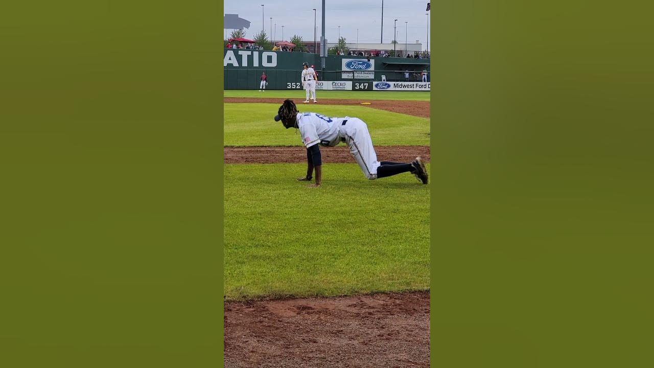 🍌Savannah Bananas First Base Coach Maceo Harrison 00 Is Hilarious