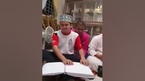 تلاوة رائعة لشاب فلبينى كفيف