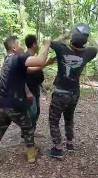 Latah terkena tembakan.