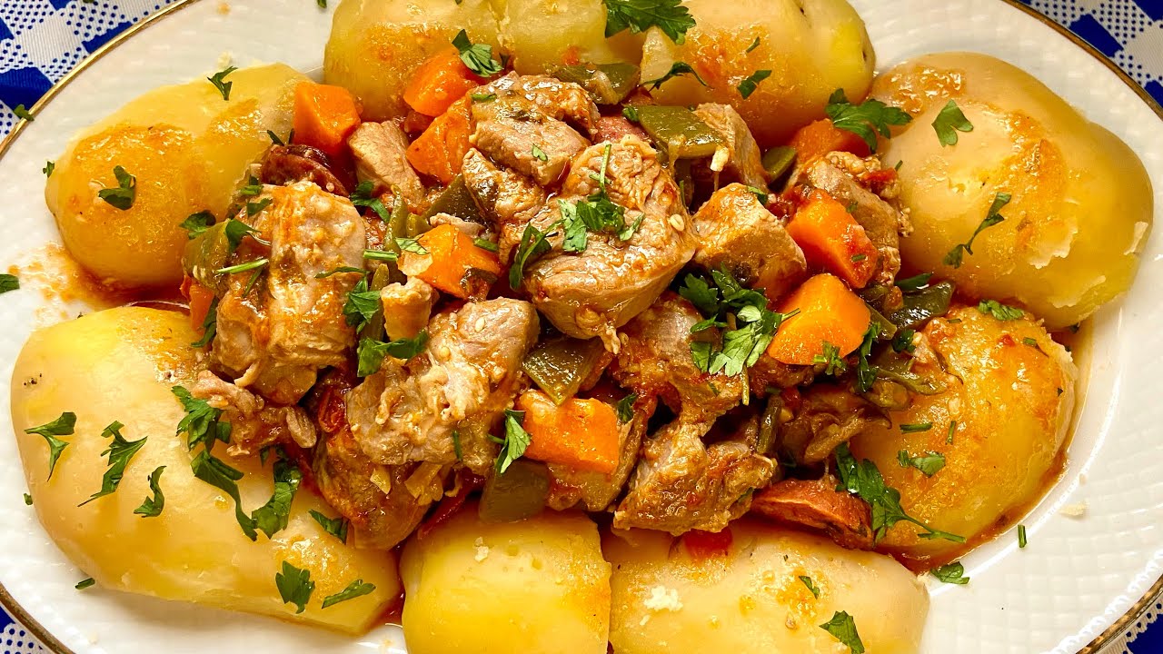 Perna de Peru estufada com batata cozida e legumes