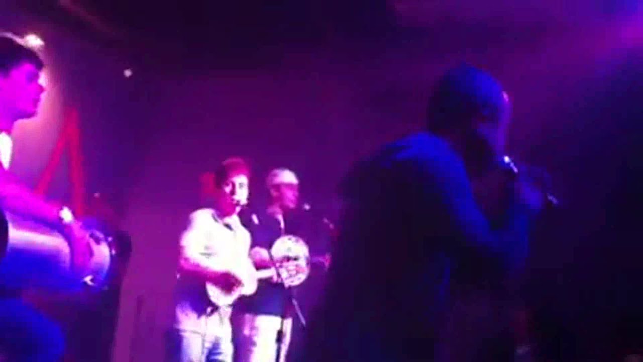 Grupo Rindo a Toa - Deixa Acontecer/Coração Radiante/Compasso do Amor (Barracão Da Villa) Grupo Rindo a Toa - Deixa Acontecer/Coração Radiante/Compasso do Amor (Barracão Da Villa)