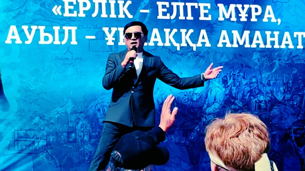 Украиналық әнші Эриканың порносы