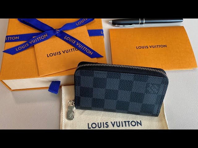 Louis Vuitton Black Taiga Zippy Coin Purse Vertical Leather ref