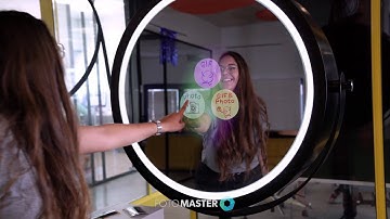 Beauty Mirror Booth: 