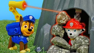 Süper Kahramanlar oyunu  Paw Patrol oyuncakları kalede hazine buluyor. Çocuk videoları