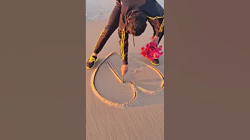 حرف في قلب مع شمس الشروق 