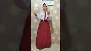 Download Lagu Gerakan Tari dengan iringan lagu O Ina ni Keke, SDBP kelas 3 Tema 6 Subtema 2 MP3