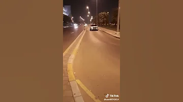شوف المرسيدس وهيا تغمز المرسيدس غمازات 