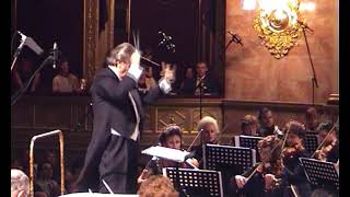 Yuri Simonov in concert (2002) — Tchaikovsky: 1812 Overture / best conducting