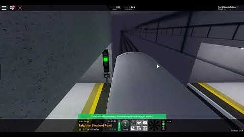 Stepford Central bound Class 377 Southern Train fails to depart Leighton City