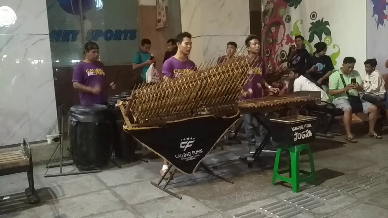Angklung di malioboro yogyakarta - YouTube
