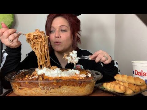 Homemade Baked Chili Cheese Spaghetti & Garlic Butter Bread Twists!! 💋