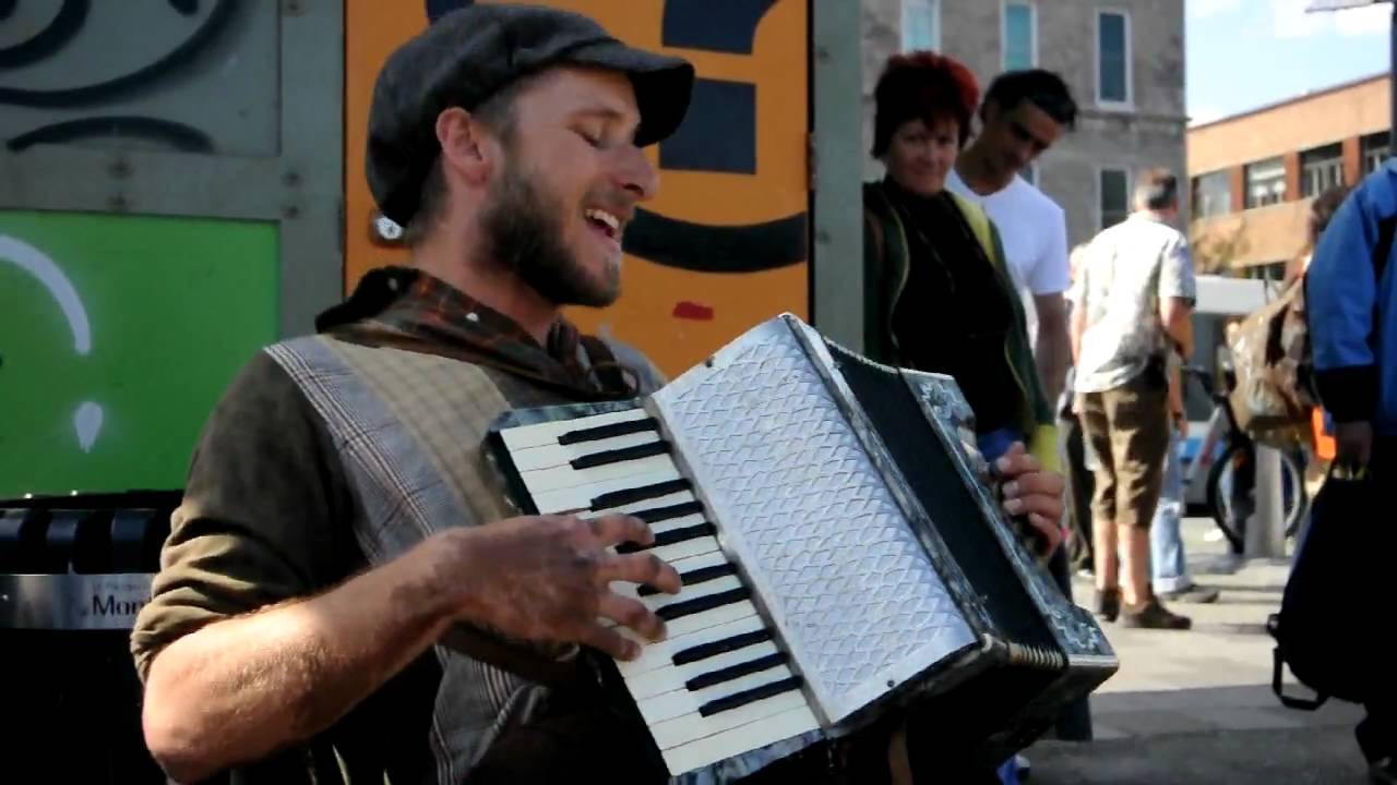 Scott Dunbar One Man Band Singing Michael Jackson's 'Billie Jean' DSC 2092
