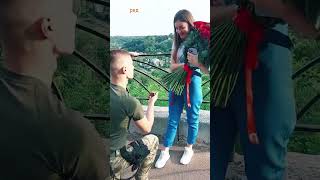 Любов врятує світ! Боєць робить пропозицію своїй дівчині