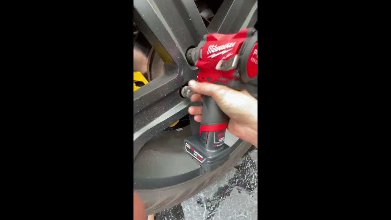 Milwaukee M12 FUEL 3 8 Inch Stubby Impact Wrench
