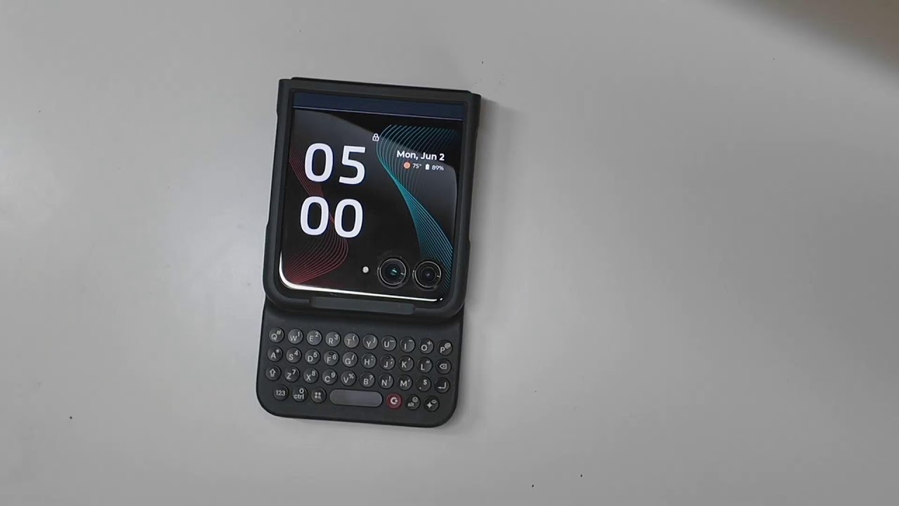 Just Got The Clicks Keyboard For The Moto Razr and It Has Some