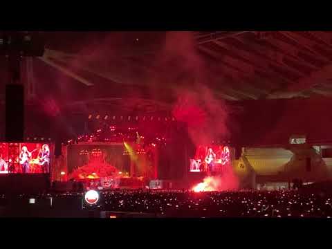 Iron Maiden - Number of the Beast live in Athens, Bruce swearing at fan (Olympic Stadium, 16/7/2022)