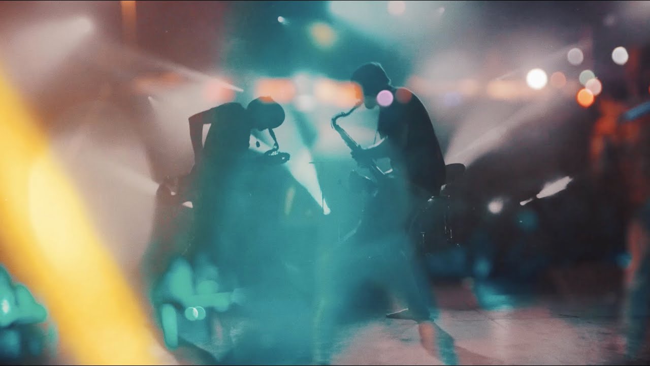Moon Hooch - Candlelight (Official Video) auf YouTube ansehen Moon Hooch - Candlelight (Official Video) auf YouTube ansehen