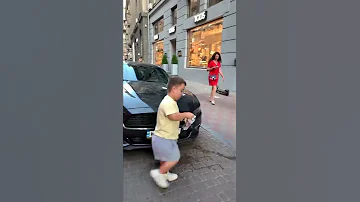 Зачем она села на мою машину? 🤬