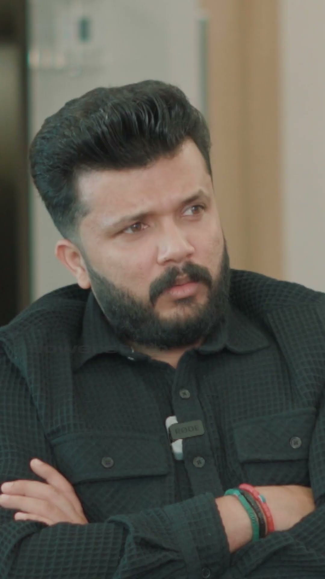കഷ്ടപ്പെട്ട് വഴി വെട്ടി വന്നവളാണെടാ ?
