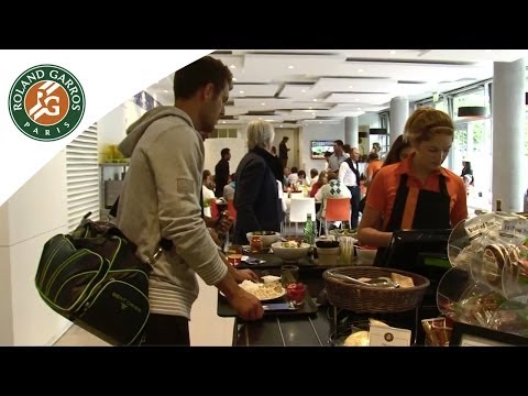 Healthy or not? Players lunch at the French Open