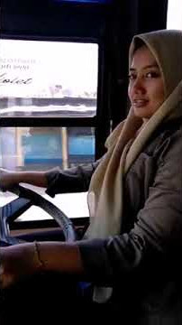 Sopir Perempuan Bus Akas