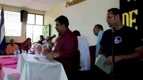 Aminur Rahman reads two poems to nicaraguan students