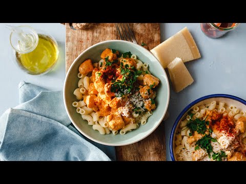 Videó: Csirke Saláta Szilvával és Gombával - Lépésről Lépésre Recept Egy Fotóval
