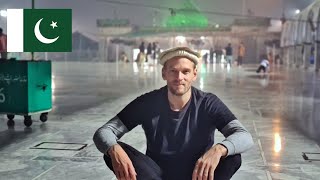 Lahore's Most Sacred Shrine in 60 Seconds ☪︎ (Data Darbar)