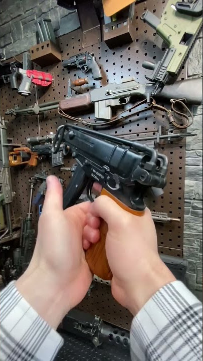 Klobb or Škorpion? 🇨🇿 vz.61 Machine Pistol in 1 Minute #Shorts