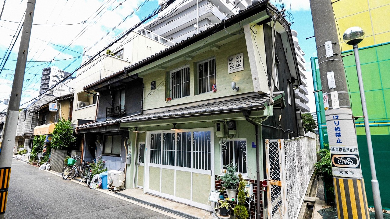 木製彫刻 伝統的な風景　ガラスケース入 木製彫刻 伝統的な風景 ガラスケース入