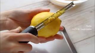 マイクロプレイン「スパイス」でレモンの皮を摩り下ろすだけの動画。