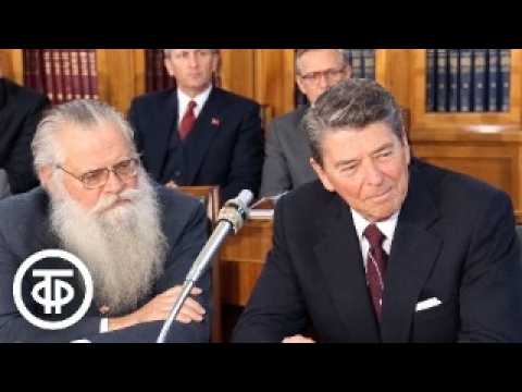 Meeting of Boris Yeltsin and Ronald Reagan. Reagan at Moscow State University (1990)