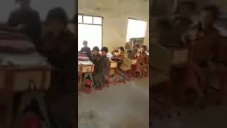 شاهد مليشيات الحوثي الارهابيه تدرس الاطفال المذهب الاثنعشري في المدارس