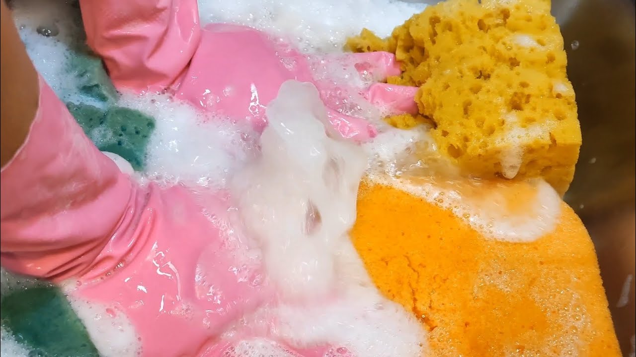 ASMR _ Squeaky sponge rinsing & Clear water + fabric softener sponge