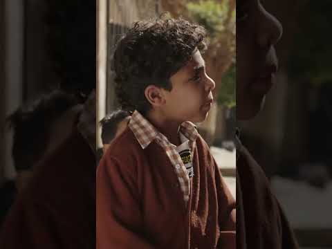 الراجل الصغير ده مسك ايدي أشغال شقة جدا