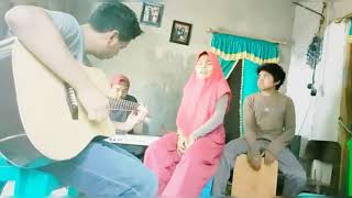 Cewe manis  bersuara merdu (cover lagu mimpi terindah evi masamba)