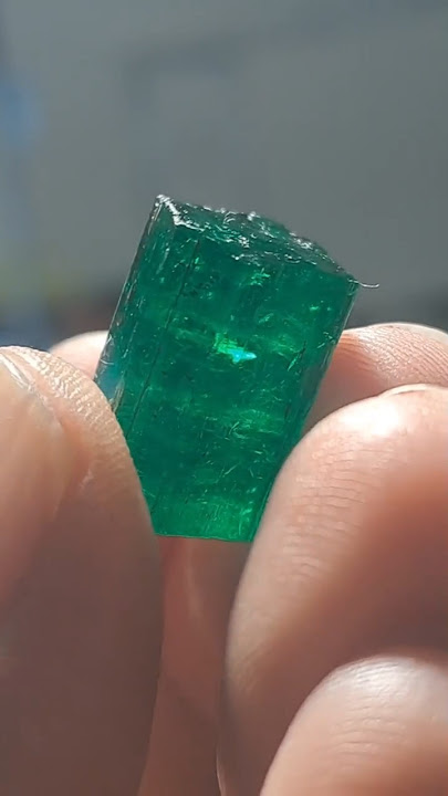 Sapphire vs Emerald: Who’s the Real Gem King?
