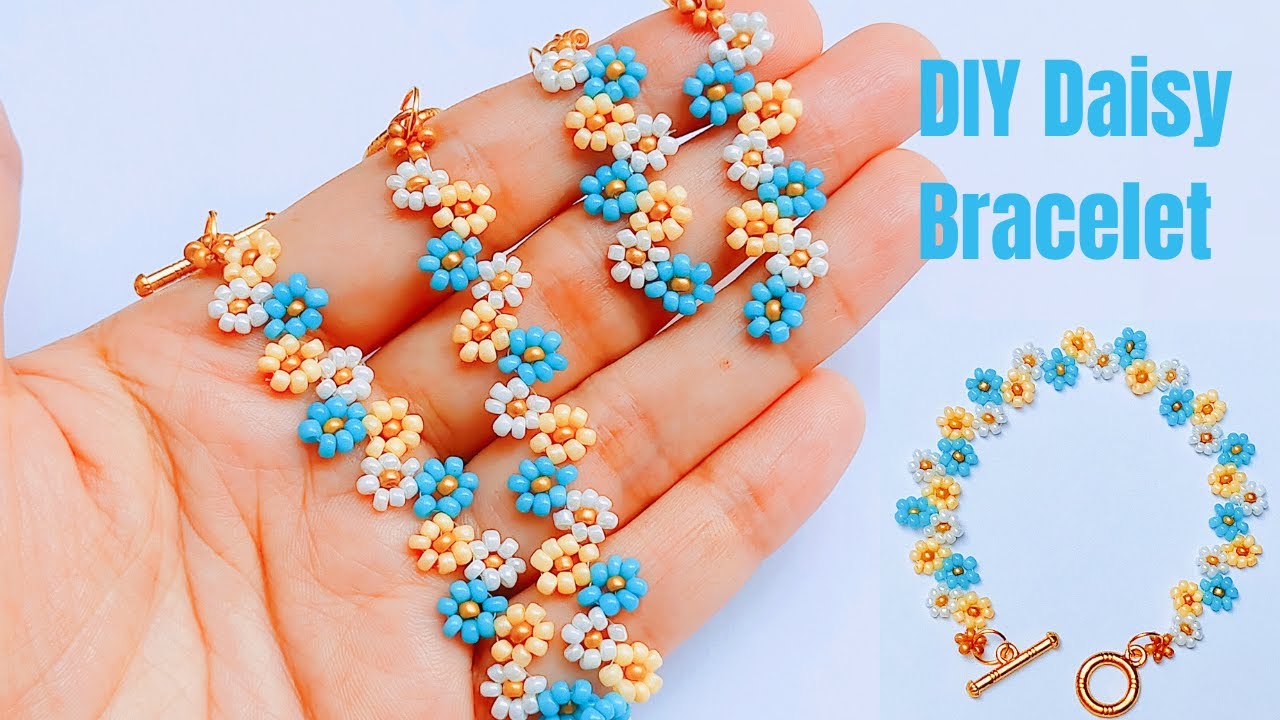 DIY: Cute Daisy Chain Bracelet ¦ The Corner of Craft - YouTube