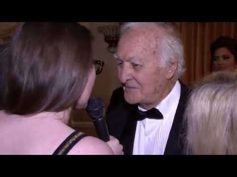 Video: Robert Loggia Net Worth: Wiki, abielus, perekond, Pulmad, Palk, Õed