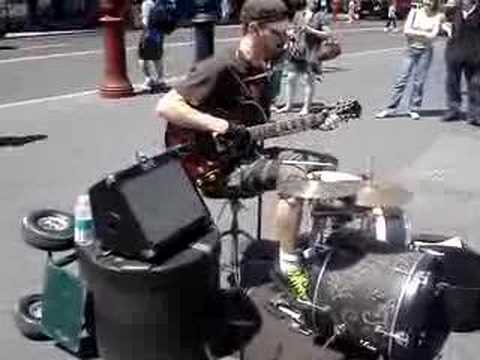 Amazing Musician New York City Union Square... Crazy!