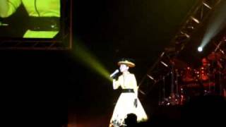 Fong Fei Fei  singing' Wen Nuan De Chiu Dian'  world tour 2009 In  Malaysia