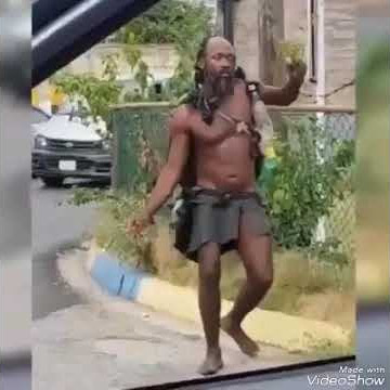 Orang  gila  nari  lagu  syantik