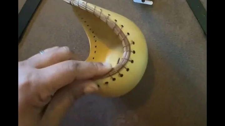 Pine Needle Basketry - How to weave on top of a wooden bowl #pineneedle #artshow #pineconedecor #art